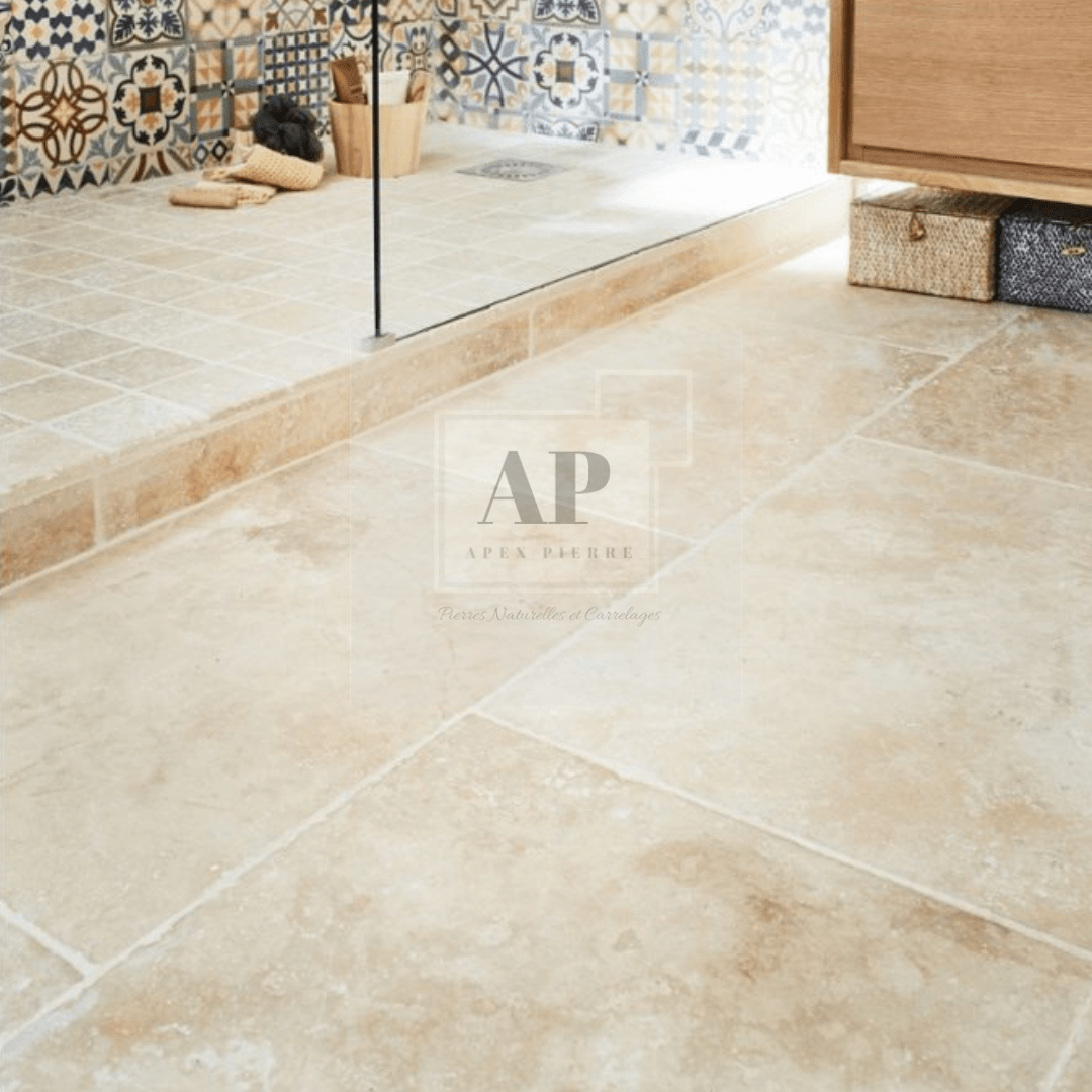 You are currently viewing Carrelage imitation travertin ou vraie pierre naturelle : pourquoi choisir des carreaux grands formats en travertin ?