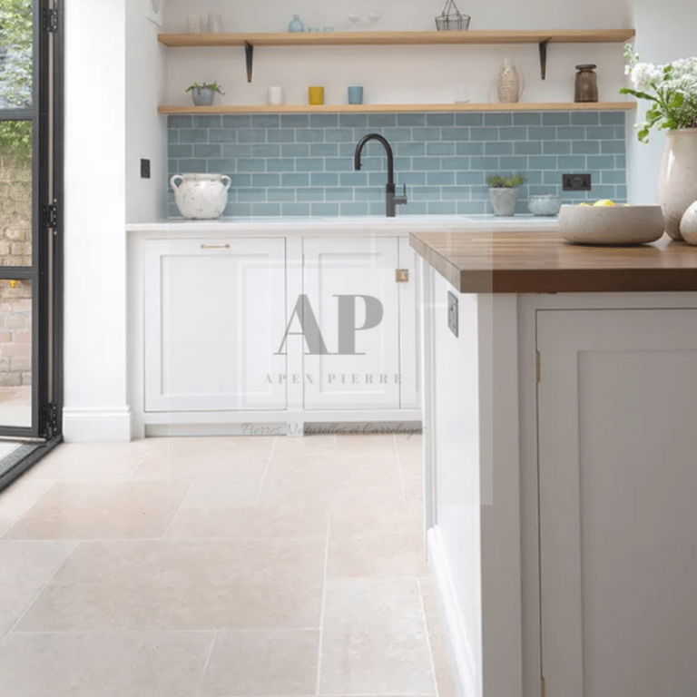 Lire la suite à propos de l’article Travertin de Turquie : pourquoi le travertin 40×60 en 1er choix est le plus recherché en France