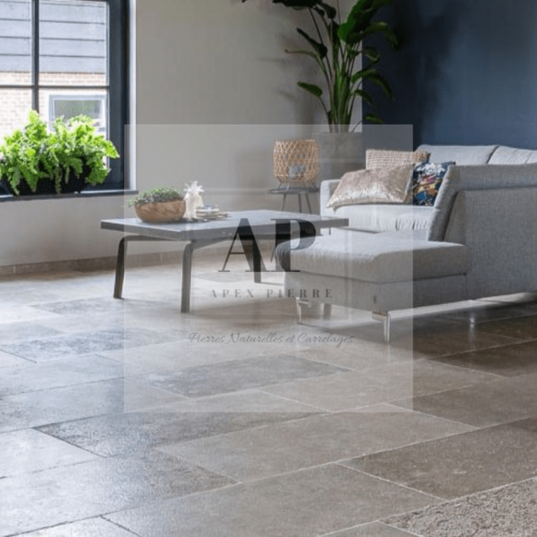 Lire la suite à propos de l’article Travertin ou grès cérame : lequel choisir pour votre sol intérieur ou extérieur ?